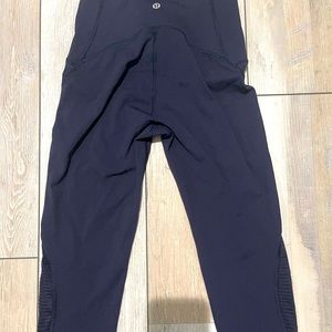 Cropped LuLu Lemon leggings 25’